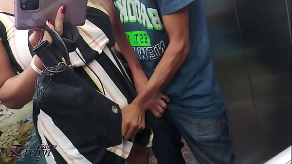 Play MP4 - EVELYN FRAZAO BATENDO PUNHETA DENDRO DO CARRO PROCURANDO ALGUEM PARA FUDER NO FLAT