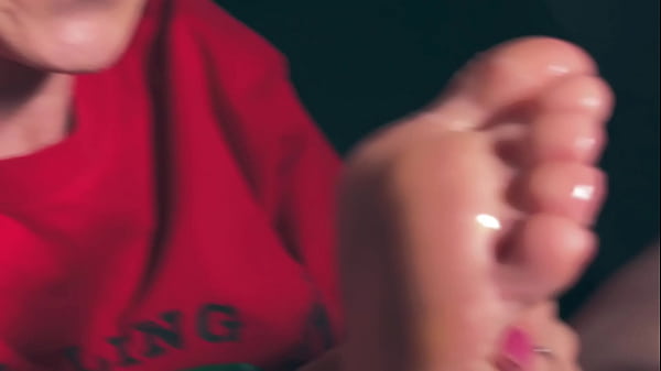 Play MP4 - Pretty Feet For Your Cock