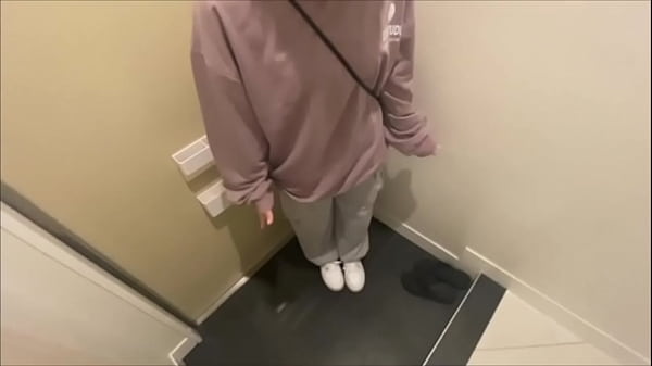 Nonton 先輩のデカ◯ンが忘れられず断れなくやってしまう女子◯生 thumbnail