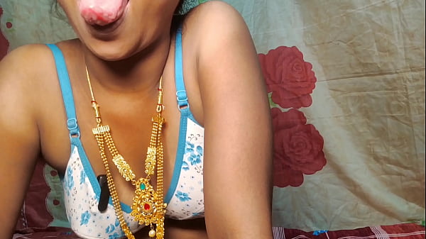 बैगन से भाभी ने अपनी गाड़ मेरपुरा डाल के चुदाया thumbnail