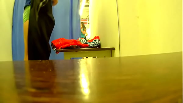 Play MP4 - Exhibicionista en el Probador