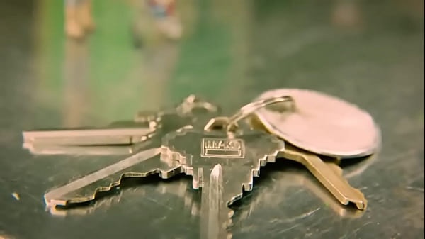 Nonton Tercer Tipo - Enjambre thumbnail