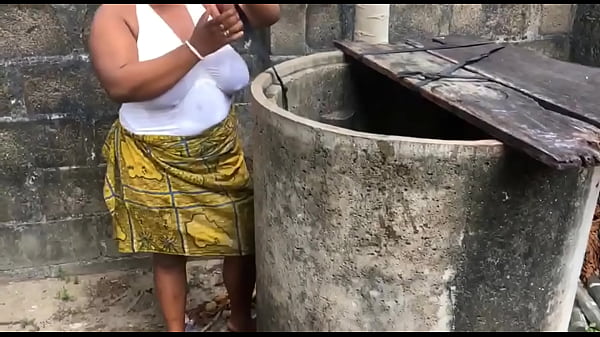 Nonton Dirty Bitch Got Fucked While Doing Her Laundry Outside The Compound thumbnail