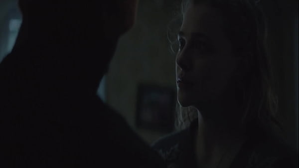 Chlo&euml; grace moretz embarazada sexy en pel&iacute;cula