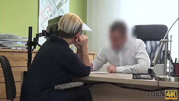 LOAN4K. El gerente de cr&eacute;dito solo puede darle dinero a una zorra despu&eacute;s de tener sexo 
