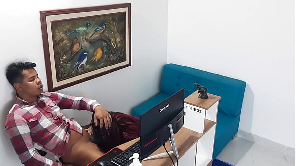 The horny secretary wants me to fuck her pussy