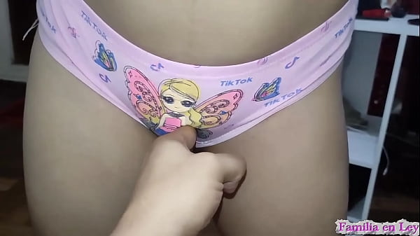 Play MP4 - Hermanastro Mi mis Nuevas Pantaletas Puedes Tocarme Pa que Veas que son Buenas
