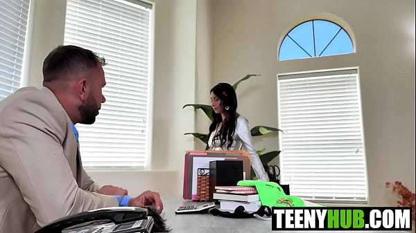 Spoiled pussy needed a lesson 