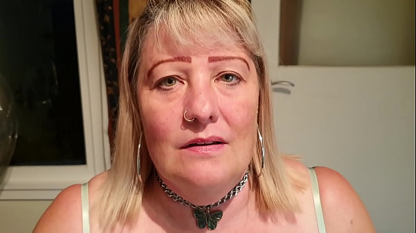 Play MP4 - NZ MILF slut gets kicked in the cunt by her Master and askes for more