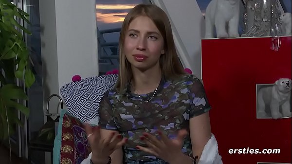 Stunning Ellie Fingers_Herself to Orgasm