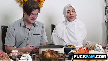 Nonton Vibrator Turns On Mid Dinner thumbnail