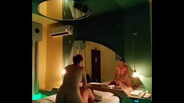 Ro Y Lu. Sacando Leche Por A Cambio De Dinero. thumbnail