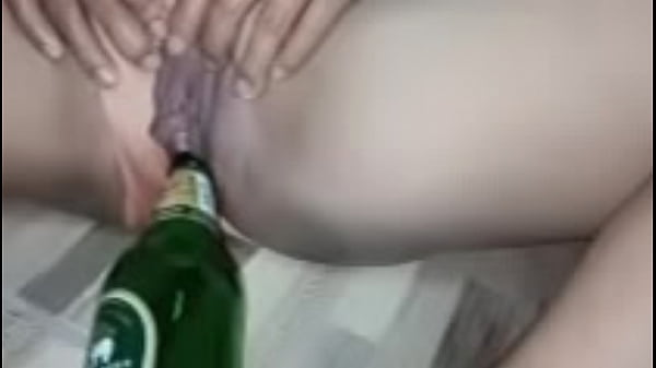 สาวสวยแหย่หีเล่นจนน้ำแตกเต็มแตด 