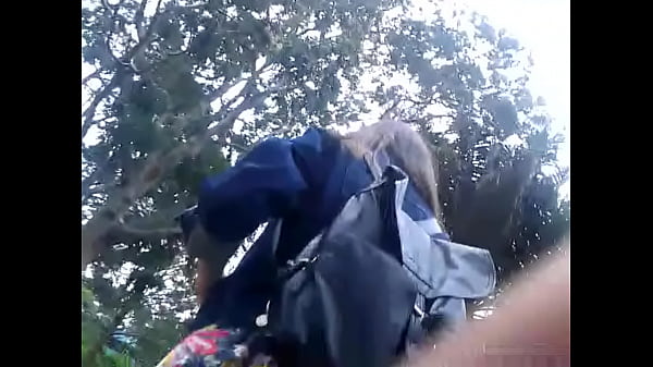 Play MP4 - upskirt calz&oacute;n celeste