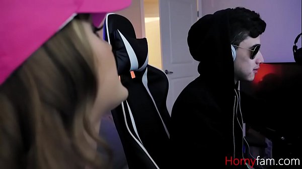 Fucking my teen stepsis while gaming