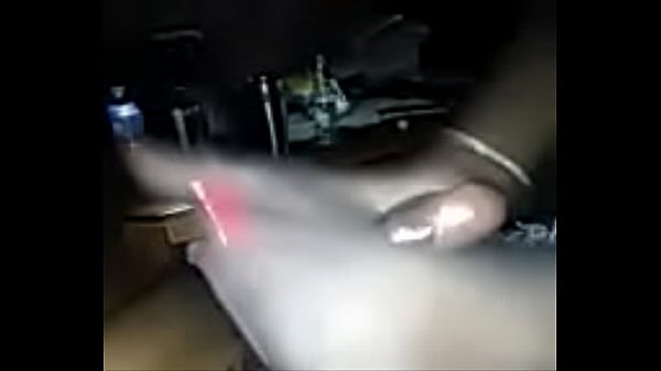 Play MP4 - Queen T back on her feet giving footjobs