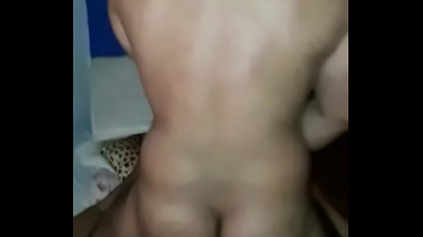 movi&eacute;ndome hasta dejarlo sin leche 