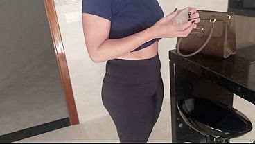 Play MP4 - Patr&atilde;o fodendo a faxineira gostosa na cozinha - Gozou e continuou fodendo