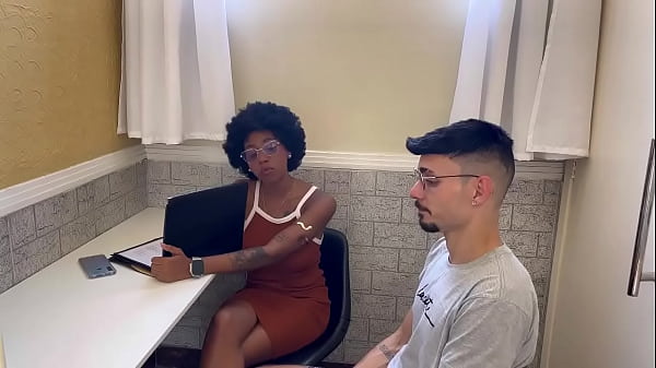 Play MP4 - Fudendo com a recepcionista da academia