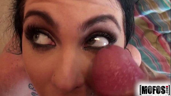 Mofos com Emmanuelle London Pervs