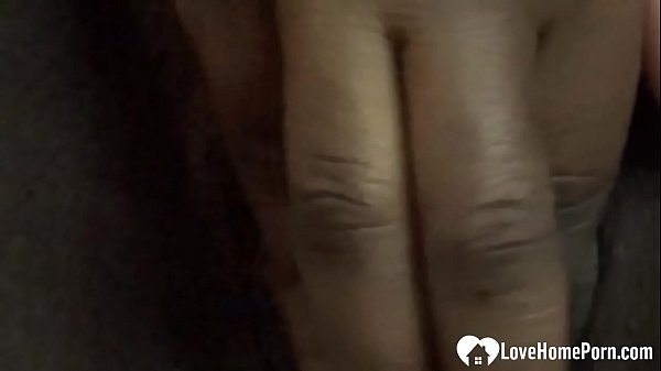 Ebony chickshows her amazing big boobs