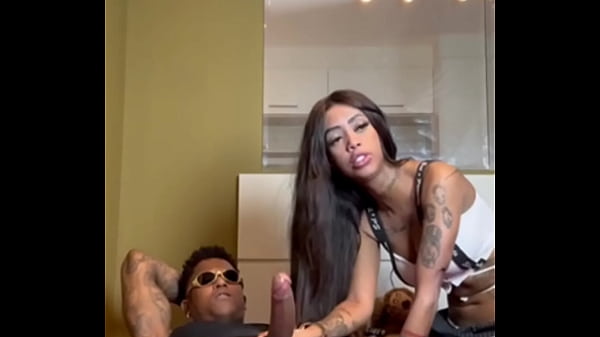 PUTINHA_COMPLETOU 18 ANOS CHAMOU PRIMO_PRETO PAUZUDO PRA COMEMORAR LEVOU MUITA_ROLA DE_PRESENTE