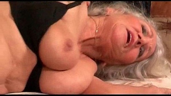 Nonton Milf Babe With Big Tits Gets Deep Dicking 8 thumbnail