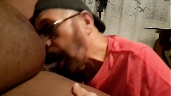 O MACHO NEGRO GORDO VEIO ME ALIMENTAR 