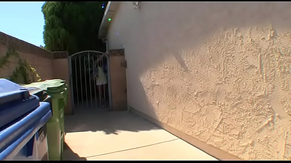 Nonton Ivy Winters Has A Very Creepy thumbnail