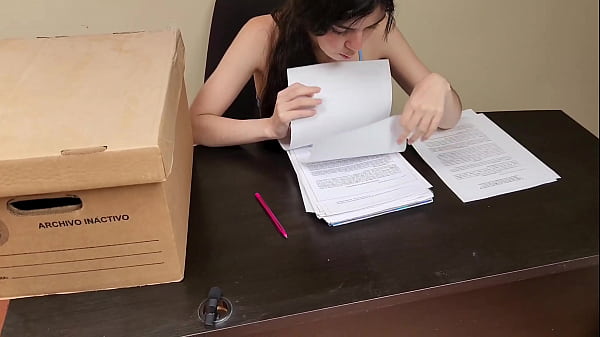 Play MP4 - Sex in the office&comma; 'Shield from the boss'&comma; asks his partner for help and rewards him