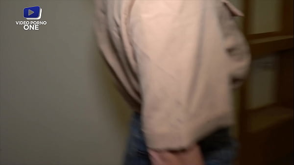 Play MP4 - Je baise mes 2 colocatrices pendant les travaux &excl;