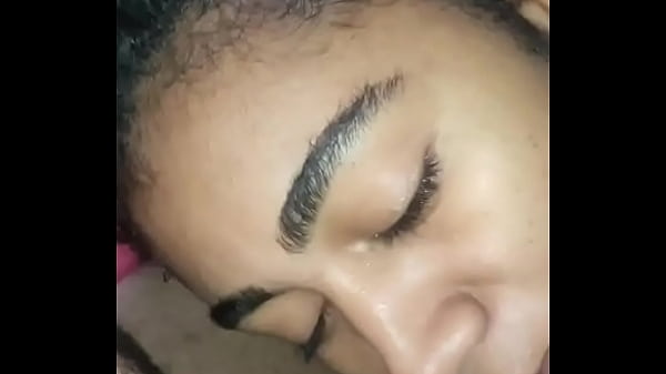 Play MP4 - Meu Tio veio na minha casa&comma; fez meu marido de corno e gozou na minha boca