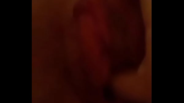 Infila le dita e gode