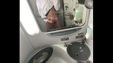 Mulher Casada Se Masturba Escondida No Banheiro Do Ônibus Lotado