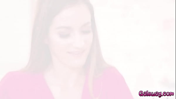 Galsway.com - Nadia Noja is newto lesbian manicure