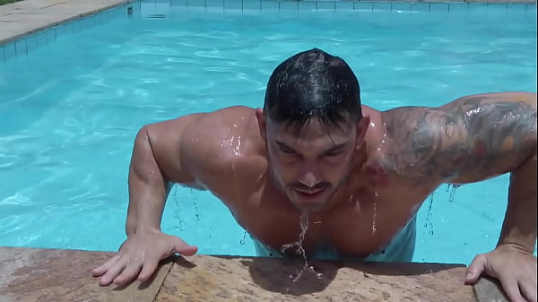 Arrombando o puto na piscina. - Free 