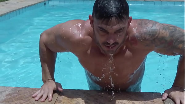 Play MP4 - Arrombando o puto na piscina&period; - Free