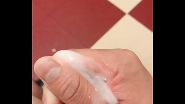 Restroom,pajeandome,acabando 