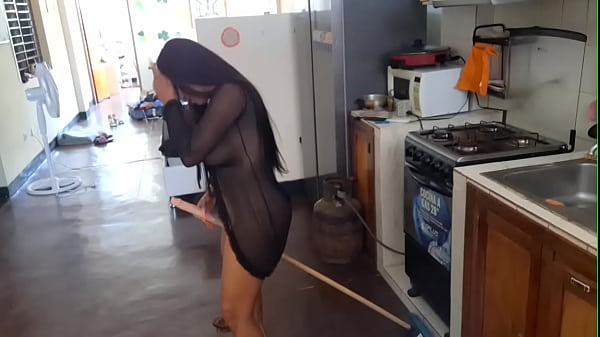 LEAKED_VIDEO Famous Mexican influencer_masturbating in_the kitchen with a broomstick