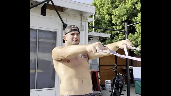 Play MP4 - Outdoor workout