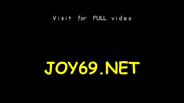 Solo babe stretches pink vagina 