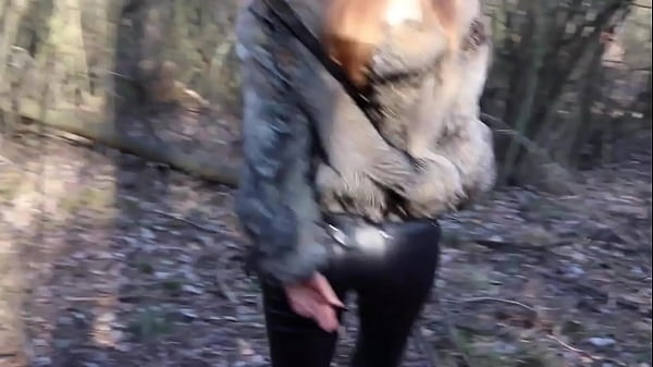 Play MP4 - Outdoor sex&colon; Babe in fur coat and leather leggings fucked in the woods