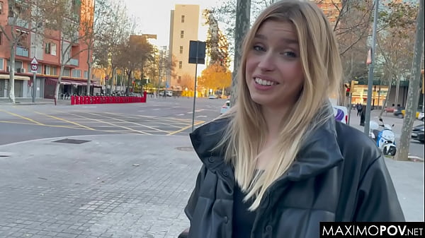 Play MP4 - Visited a Friend in Barcelona and Filled her Mouth