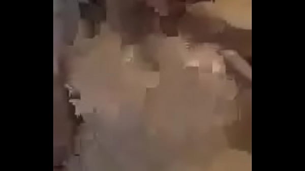 ASIATICASAFADA_GEMENDO_NA ROLA