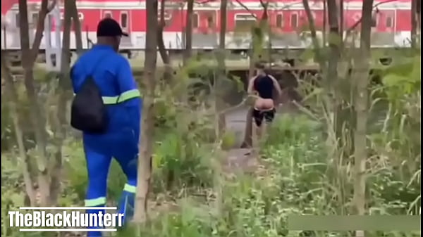 Play MP4 - Uma foda no mato depois do trabalho