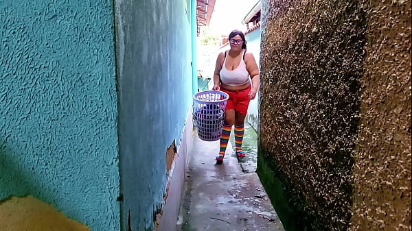 Nonton (amador) Padrasto Fode Sua Enteada No Quintal De Casa E Goza Duas Vezes Em Sua Boca thumbnail