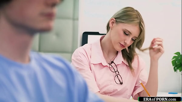 Play MP4 - Petite teen licked by big cock coworker