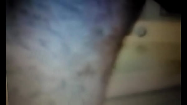 Casadinho distraido escovando os dentes apos a foda kkk 