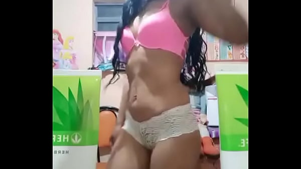 Perra mostrando su cuerpito para que se la cojan 