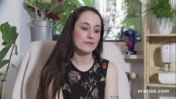 Play MP4 - Katie weib wie man einen Penis benutzt